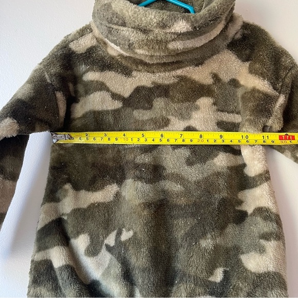 🌼 5/$25 Old Navy Toddler Camo Fleece Pullover 3T Cozy Plush Long Sleeve Top - Picture 7 of 7